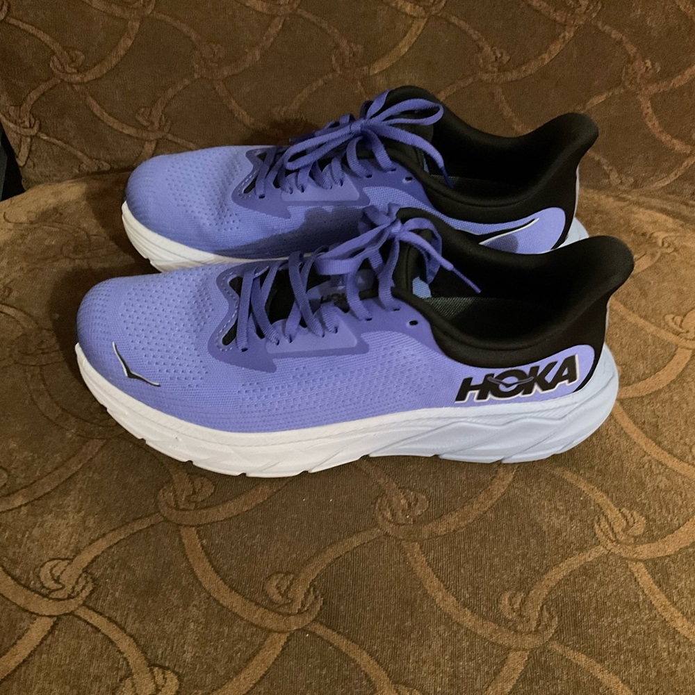 Women Hoka Arahi sneakers